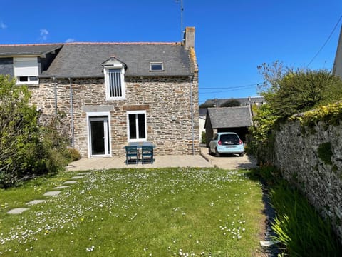 Property building, Facade/entrance, Garden