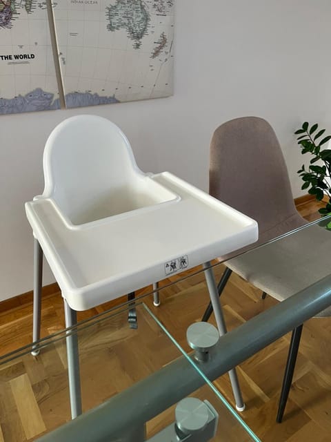 Dining area, babysiter