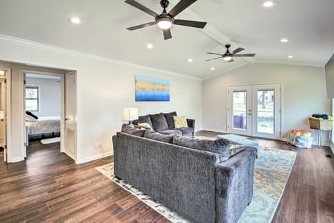 Boat Dock and Kayaks Waterfront Hot Springs Home! House in Rockwell