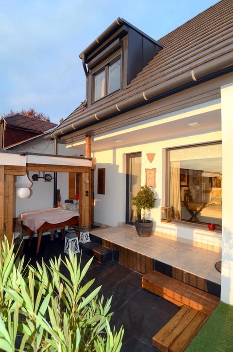 Property building, Patio, Facade/entrance