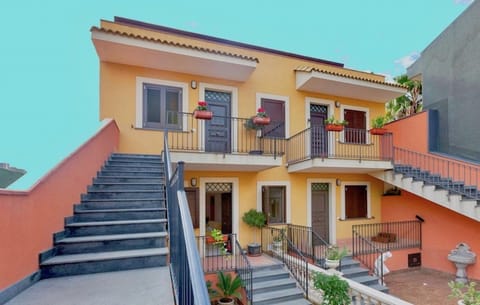 Property building, Facade/entrance, Bird's eye view, Balcony/Terrace, Photo of the whole room