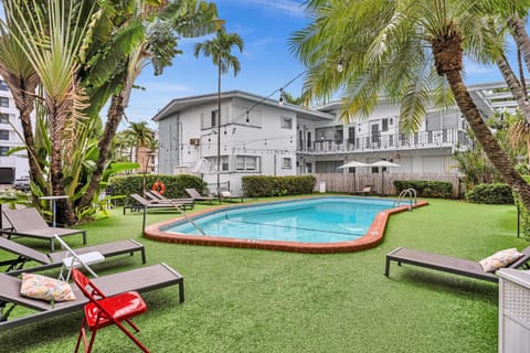 Property building, Garden view, Pool view, sunbed
