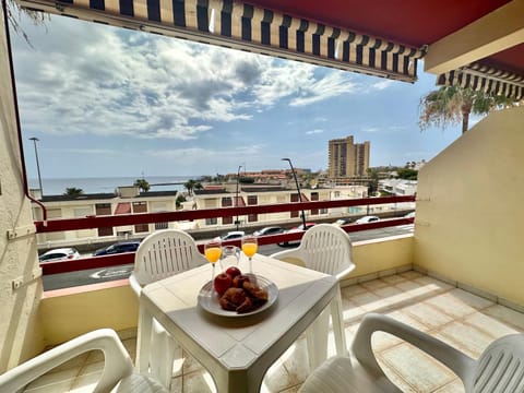 View (from property/room), Balcony/Terrace, Food and drinks, Dining area, City view, Sea view