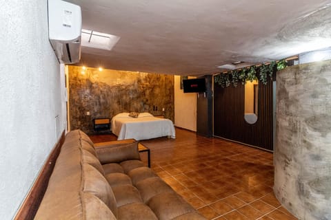 Bed, TV and multimedia, Living room, air conditioner