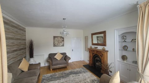 4 Private bedroom house with 3 parking spaces free Apartment in Perth