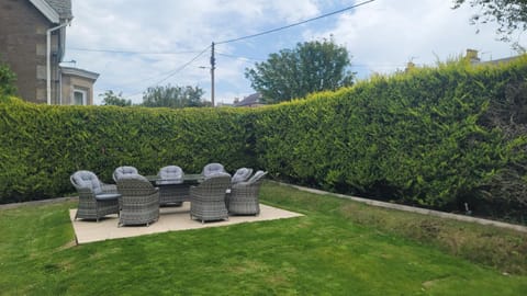 4 Private bedroom house with 3 parking spaces free Apartment in Perth