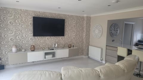 4 Private bedroom house with 3 parking spaces free Apartment in Perth