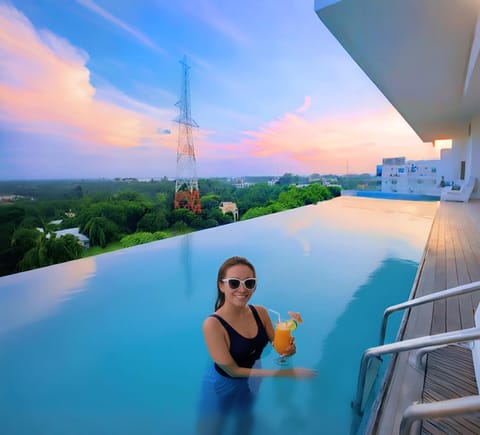 Day, Swimming pool