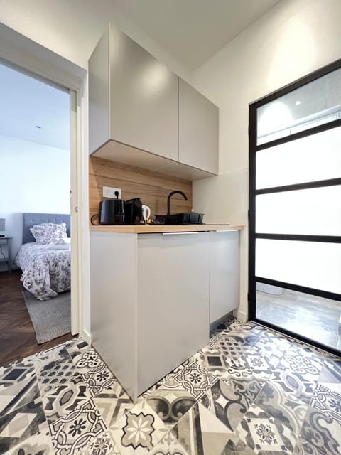 Coffee/tea facilities, minibar, dryer