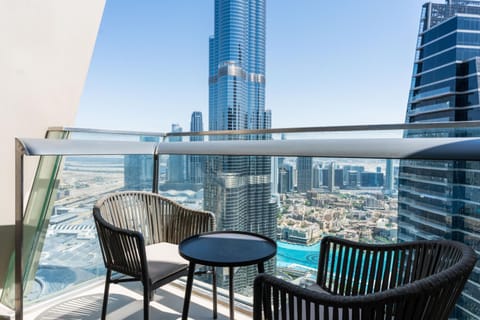 Property building, Day, View (from property/room), Balcony/Terrace, Balcony/Terrace, Living room, Seating area, City view, Pool view, Swimming pool