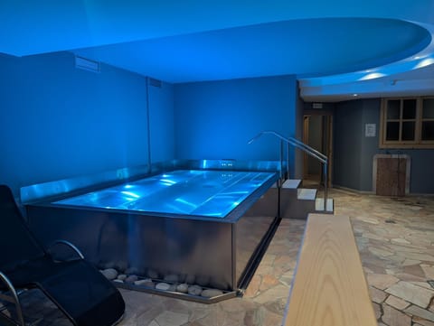 Hot Tub, Sauna, Steam room, Spa and wellness centre/facilities