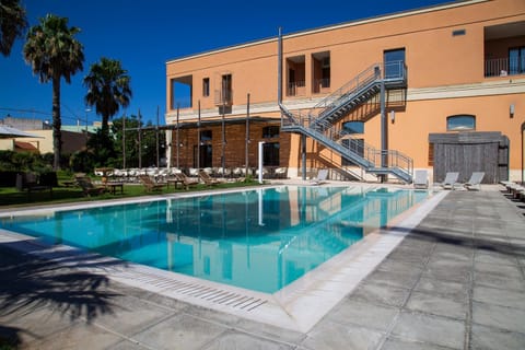 Property building, Restaurant/places to eat, Day, Summer, Garden, Pool view, Swimming pool