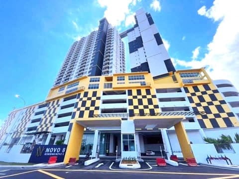 Property building, Facade/entrance, Day, Property logo or sign, City view, Landmark view, Location, Quiet street view, Parking