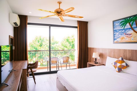 Bed, View (from property/room), Balcony/Terrace, Photo of the whole room, Bedroom, air conditioner