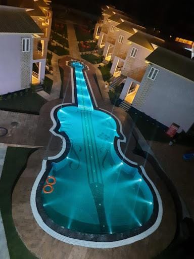 Swimming pool
