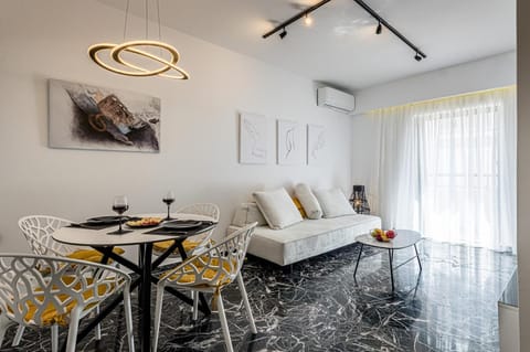 Living room, Seating area, Dining area
