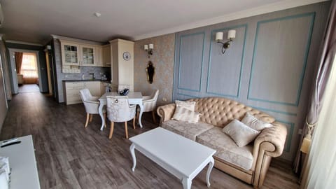 Communal lounge/ TV room, Living room, Dining area