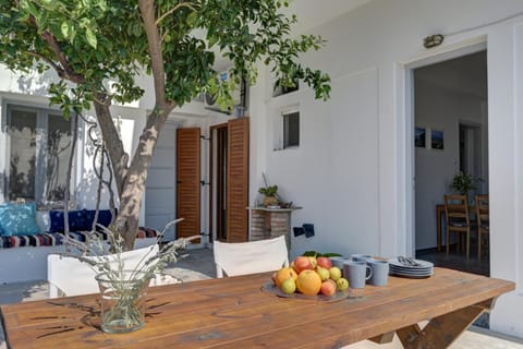 Facade/entrance, Balcony/Terrace
