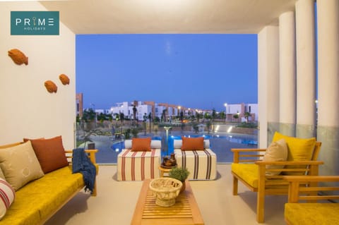 Lounge or bar, Pool view