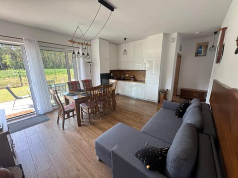 Luxoro Park Apartament Nero Apartment in Pomeranian Voivodeship