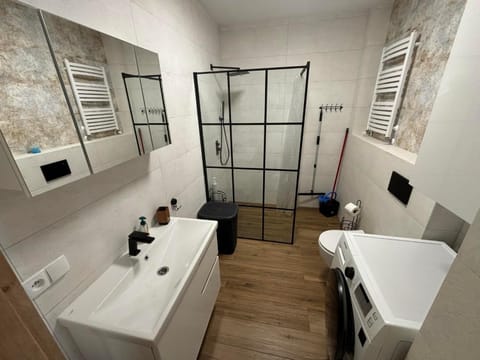 Luxoro Park Apartament Nero Apartment in Pomeranian Voivodeship