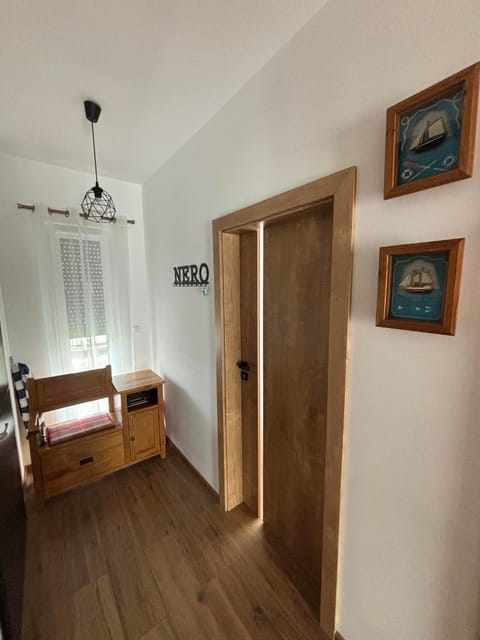 Luxoro Park Apartament Nero Apartment in Pomeranian Voivodeship