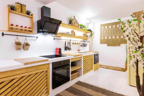 Queen Suite With Hot Tub Apartment in Thessaloniki