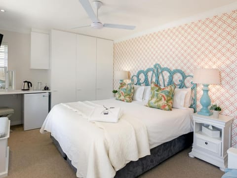 Bed, Bedroom, fireplace, oven