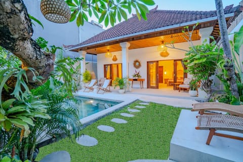 Property building, Day, Garden, Garden view, Pool view, sunbed