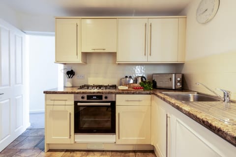 Kitchen or kitchenette, kitchen, kitchen