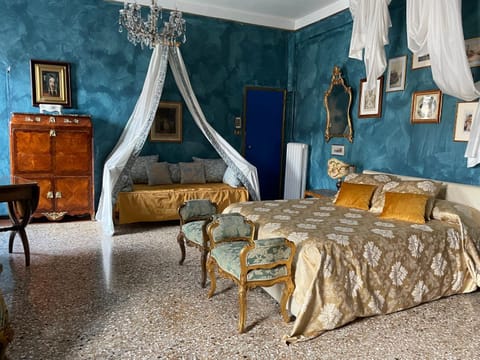 Bed, Photo of the whole room