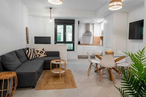 TV and multimedia, Living room, Seating area, Dining area