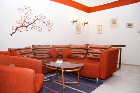 Living room, Seating area