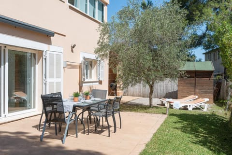 Patio, Dining area