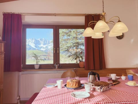 Coffee/tea facilities, Dining area