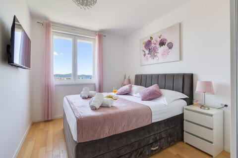 Stella Maris 2BDR, balcony, sea view, garage, BBQ Apartment in Zadar