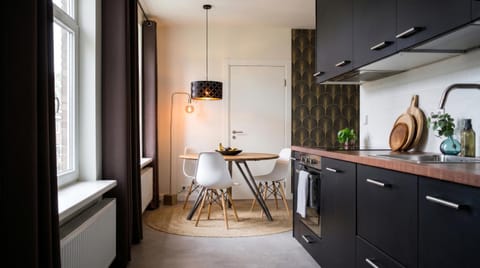 Kitchen or kitchenette, Dining area, stove