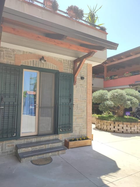 Facade/entrance
