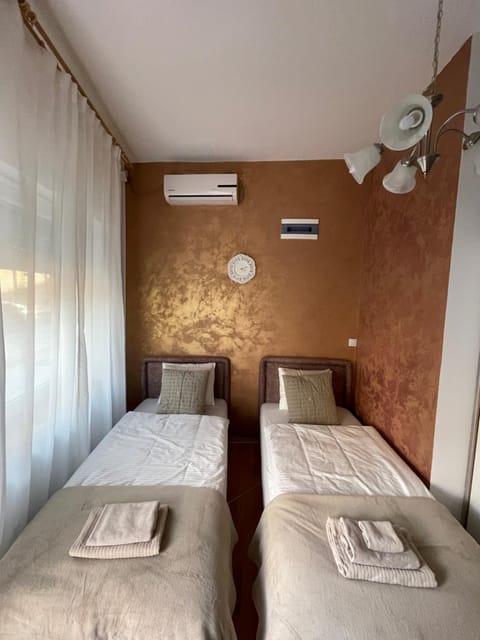 Bed, Bedroom, towels, air conditioner