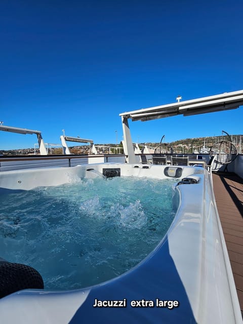 Day, Natural landscape, Hot Tub, Pool view, Swimming pool