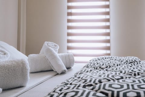 Bed, Bedroom, towels, towels