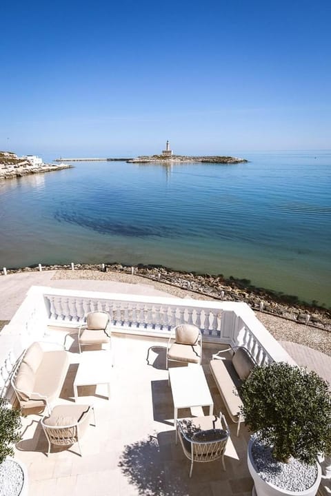 Property building, Restaurant/places to eat, Sea view, Breakfast