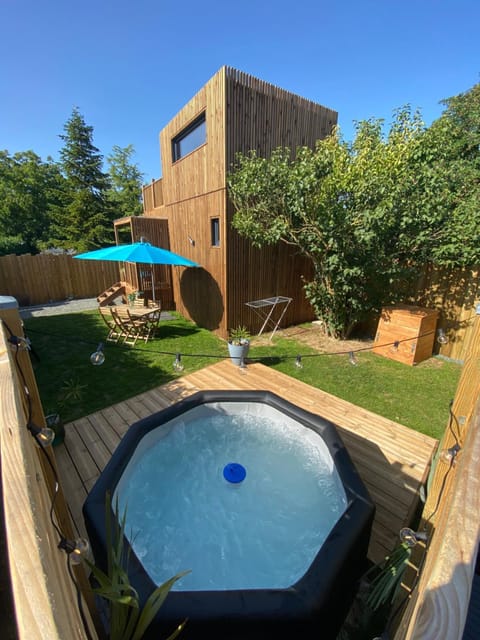 Property building, Hot Tub, Spa and wellness centre/facilities