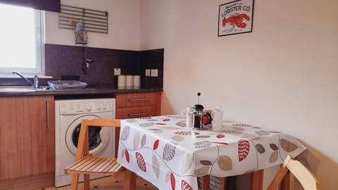 Coffee/tea facilities, Kitchen or kitchenette, Dining area