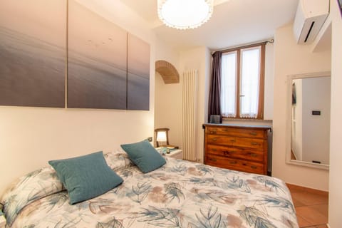 Bed, Bedroom, air conditioner