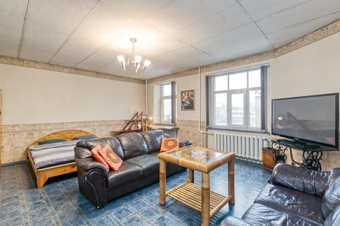 TV and multimedia, Living room, Photo of the whole room, Seating area, Bedroom