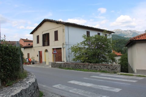 Property building, Neighbourhood