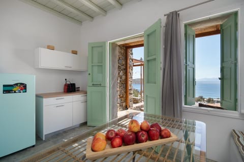 Kitchen or kitchenette, Sea view