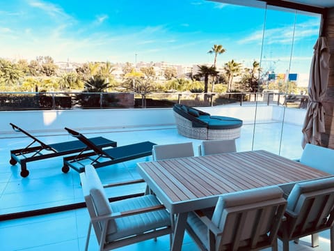 Balcony/Terrace, Pool view, Sea view