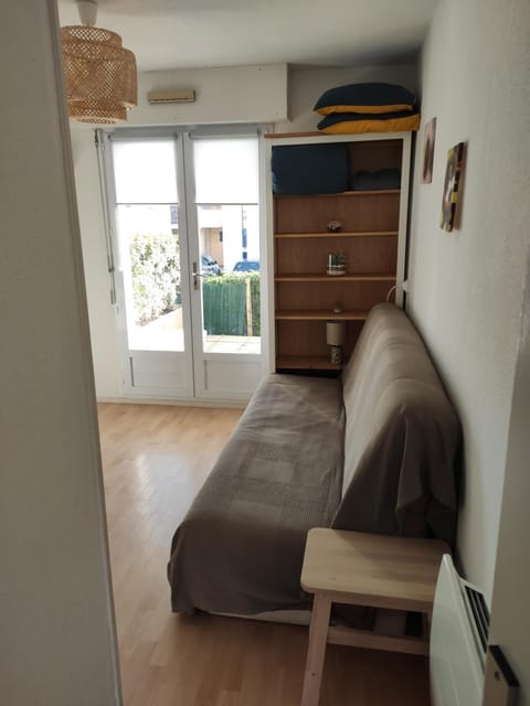 Bed, Living room, Seating area